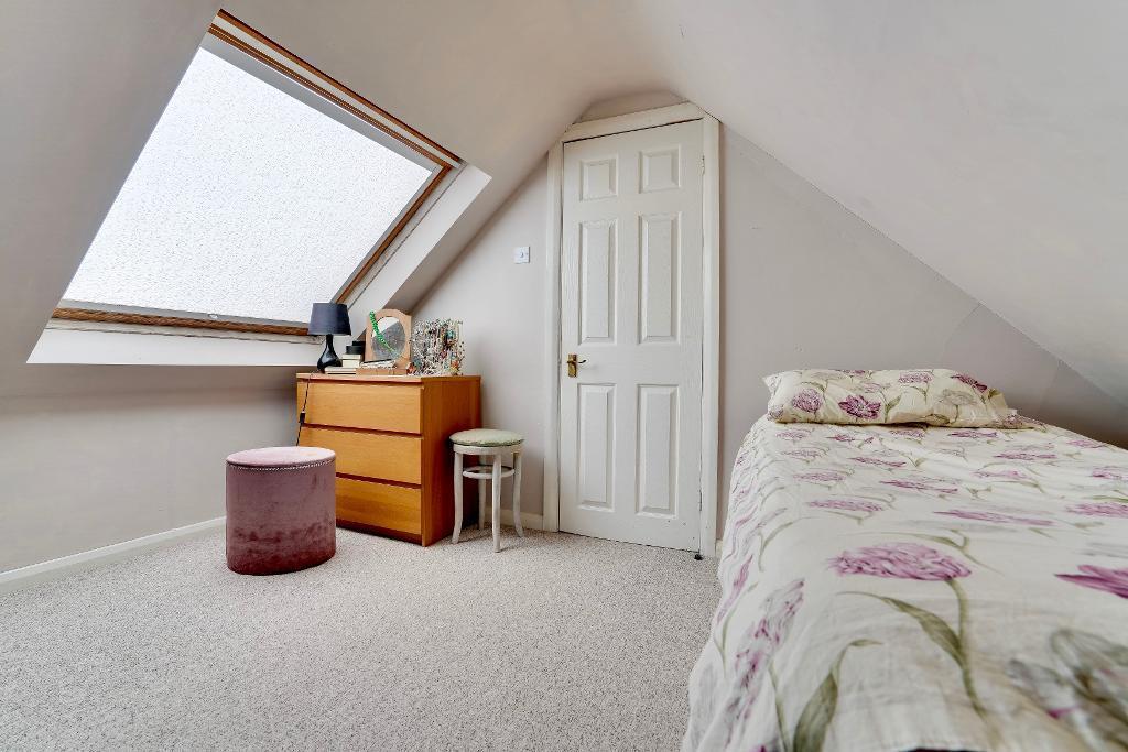 Bedroom 5 or dressing room