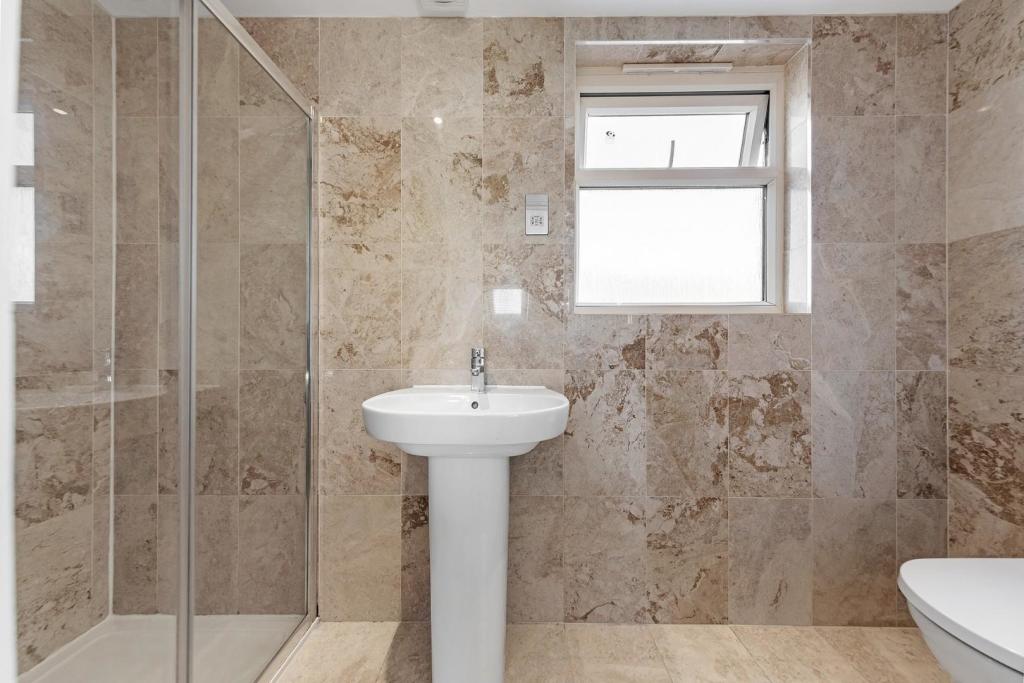 Bathroom (3).jpg
