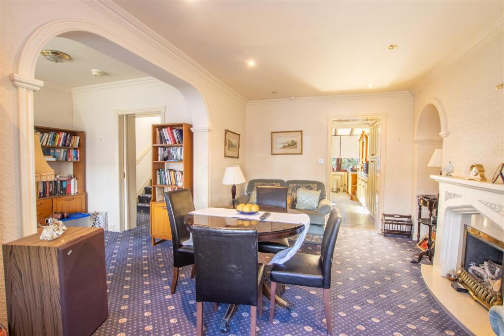 lounge-3.jpg