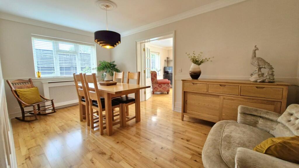 Bungalow - Dining Room