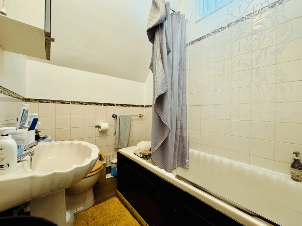 BATHROOM ONE
