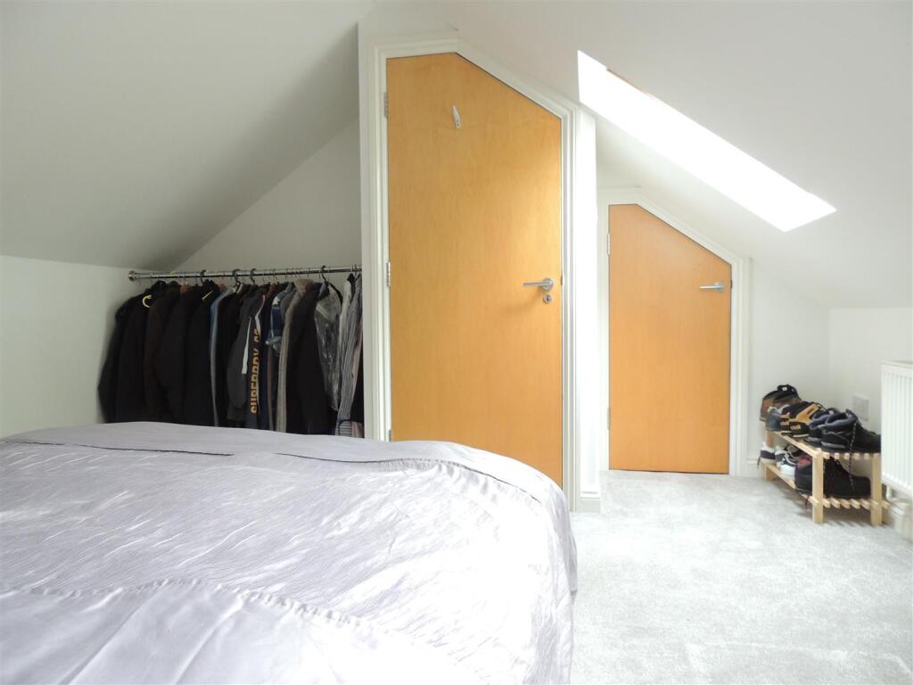 Bedroom 2 -2.JPG