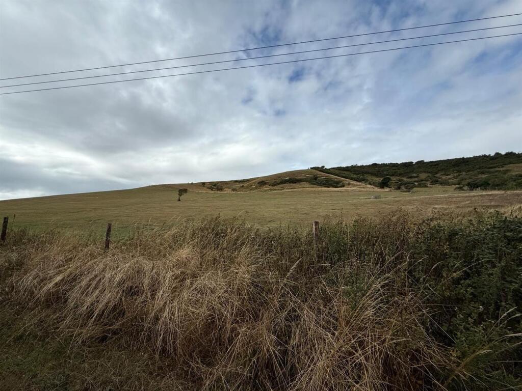 Fields to rear.jpeg