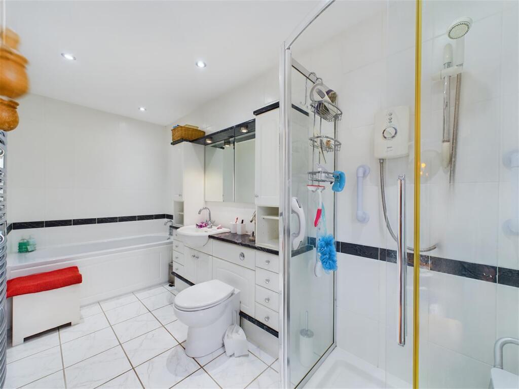 EN-SUITE
