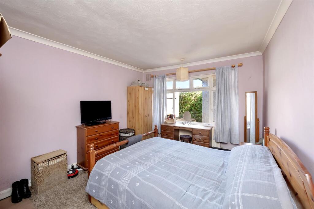 Dale View 122 MASTER BEDROOM.jpeg