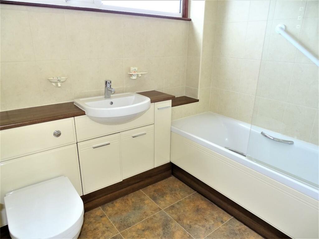 MODERN BATHROOM
