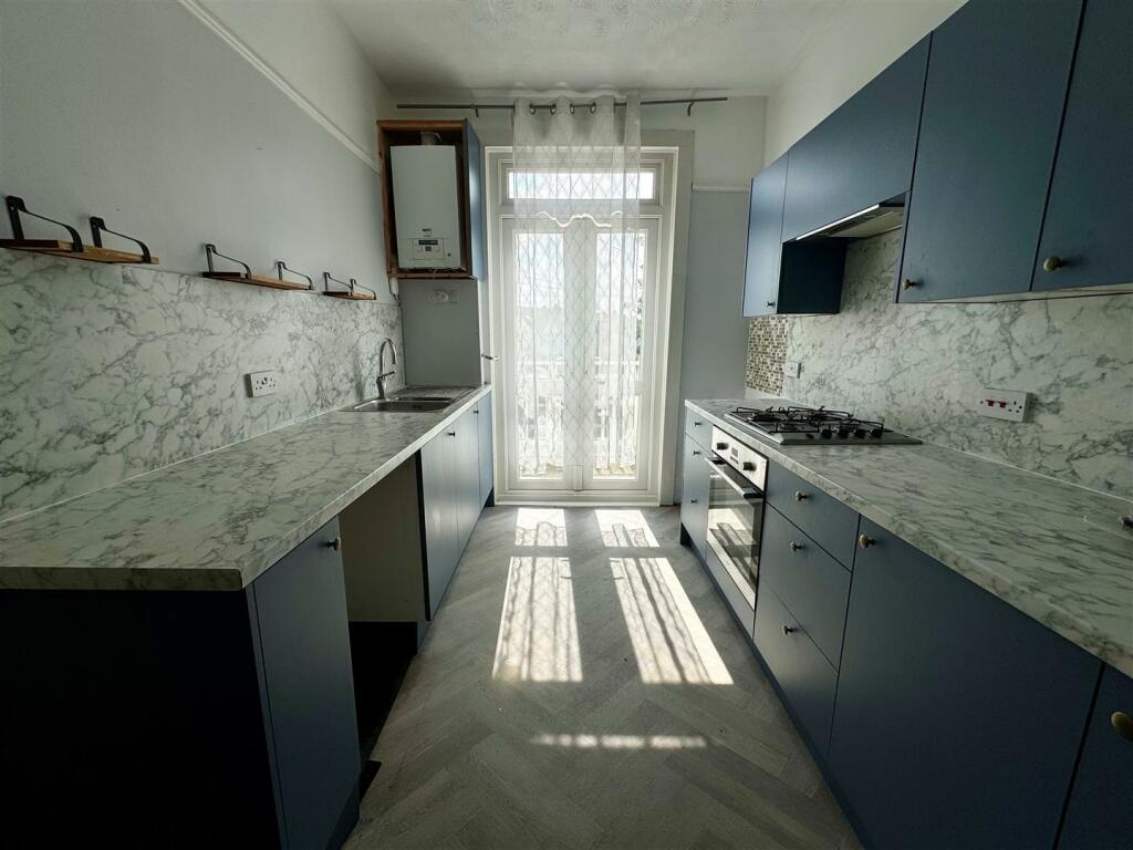 Kitchen1.jpg