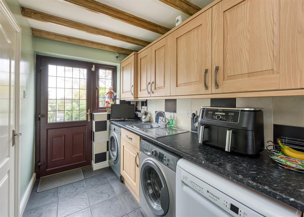 19 Penleigh Gardens-utility.jpg