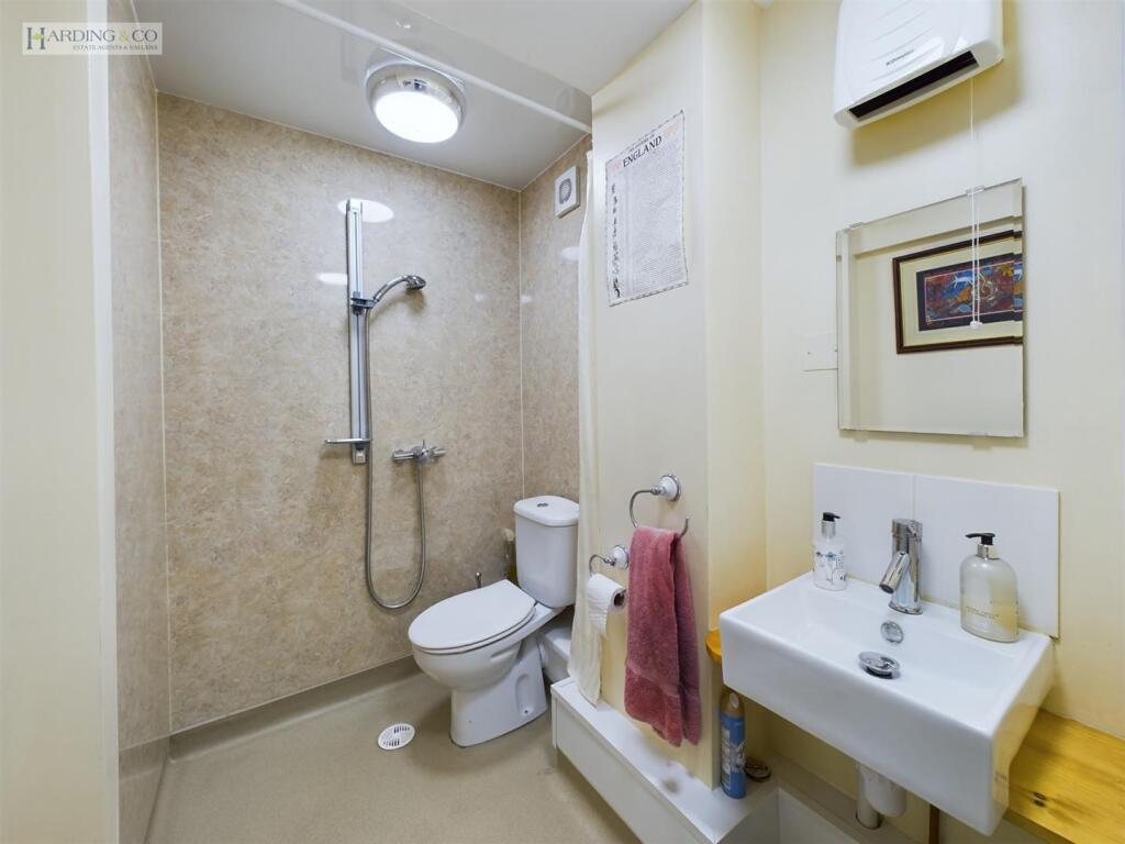Ground Floor Wet Room.jpg