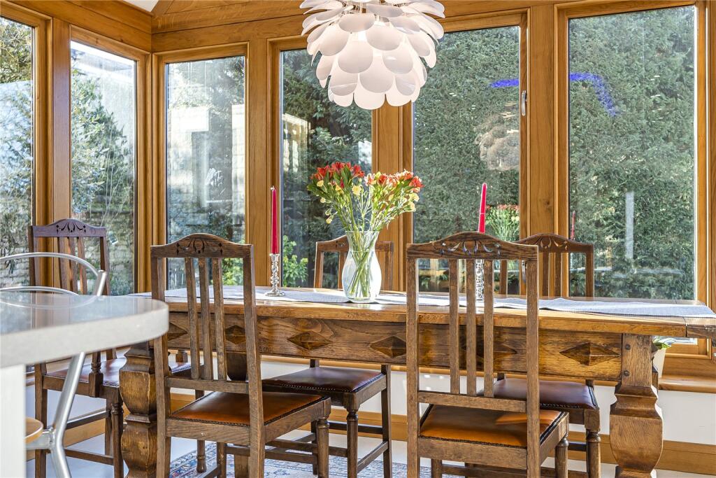 Kitchen Dining Area