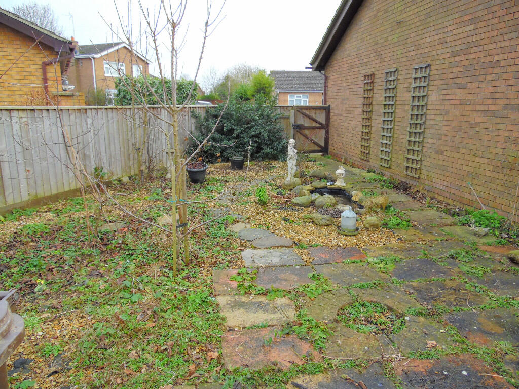 SIDE GARDEN