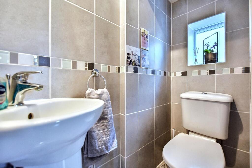 Downstairs Cloakroom.JPG