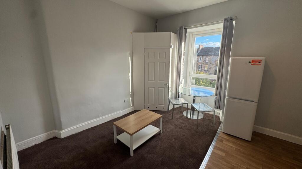 Livingroom &amp; Kitchen