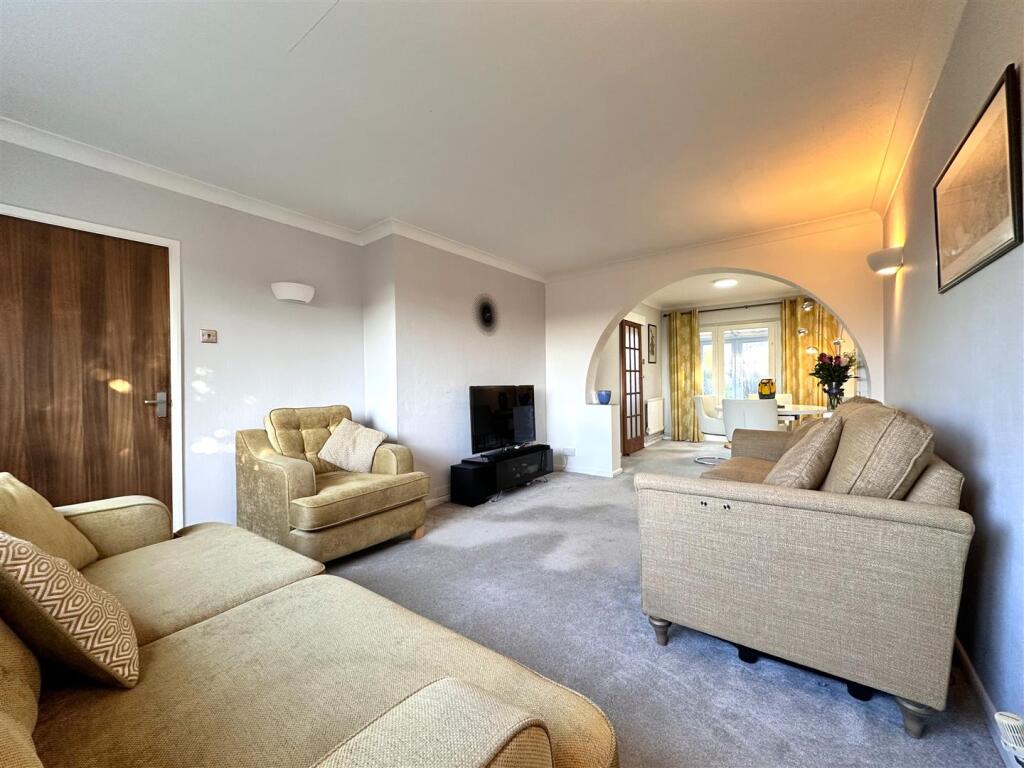 Generous Living Room 046