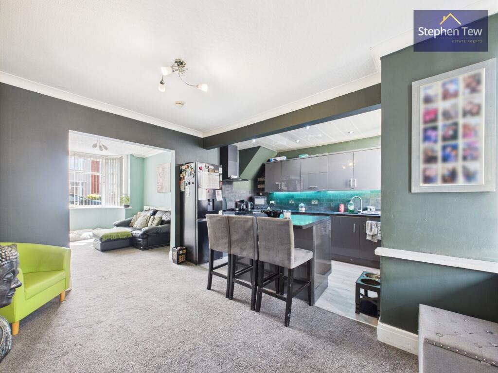 Kitchen/ Living Area