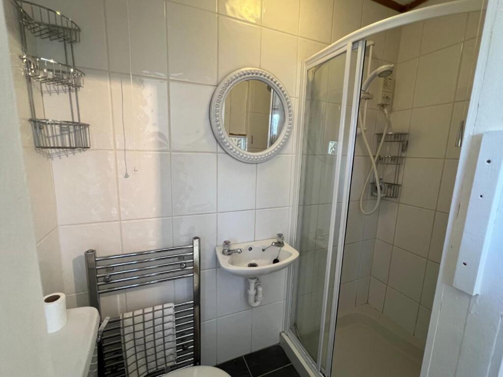 Master Bedroom (with en suite)