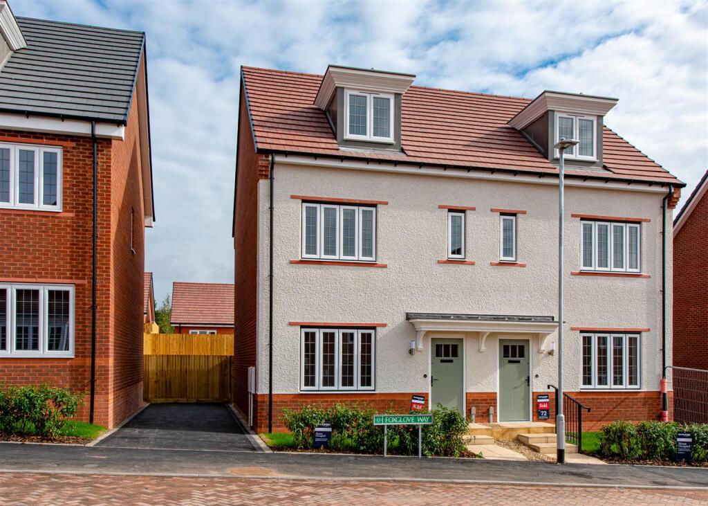 40 Foxglove Way-front.jpg