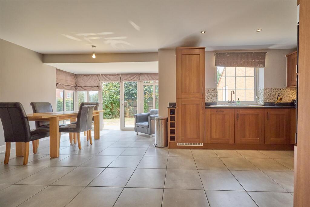 Open plan kitchen/diner