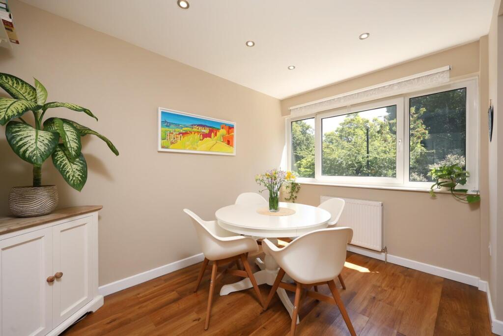 2 Courtside Mews 26.JPG