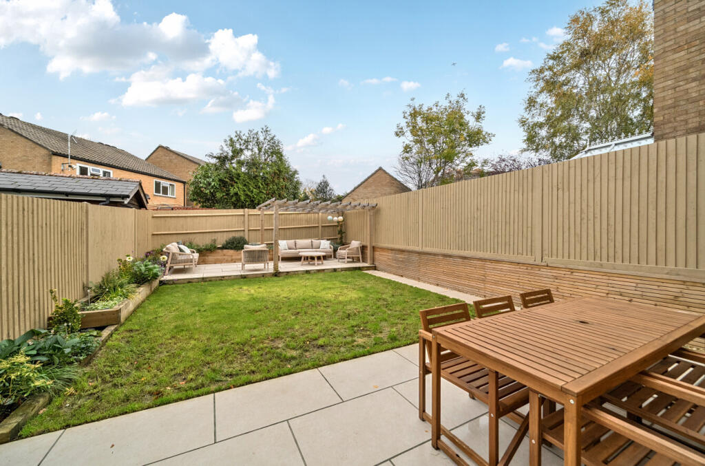 1372706-15-690b54...