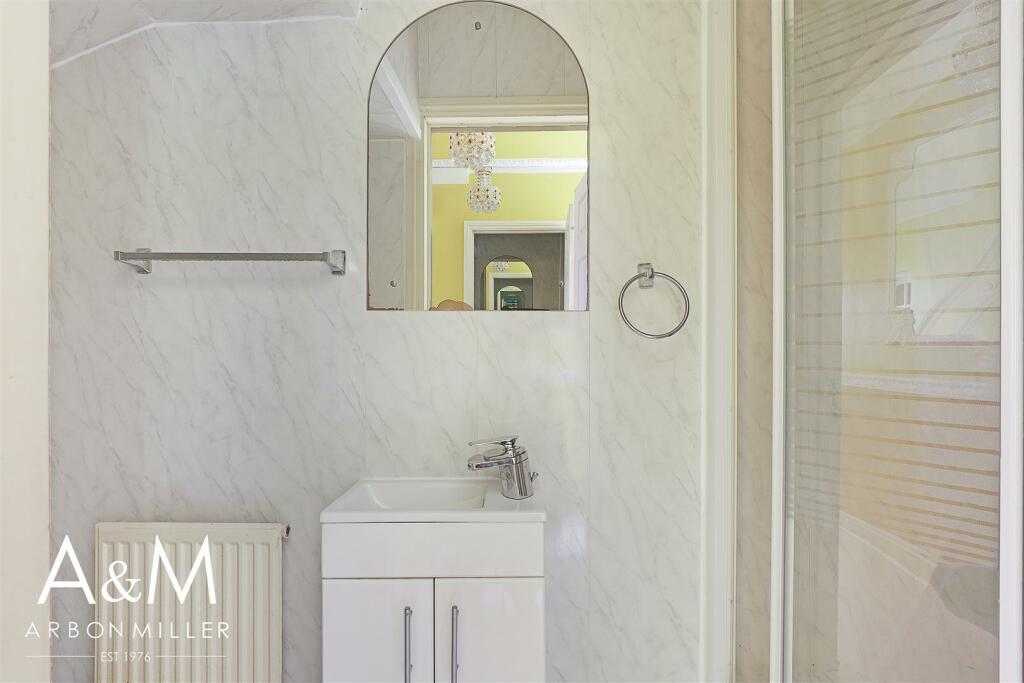 GROUND FLOOR SHOWER ROOM