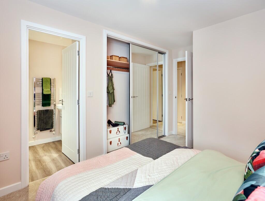 Wardrobes/en suite