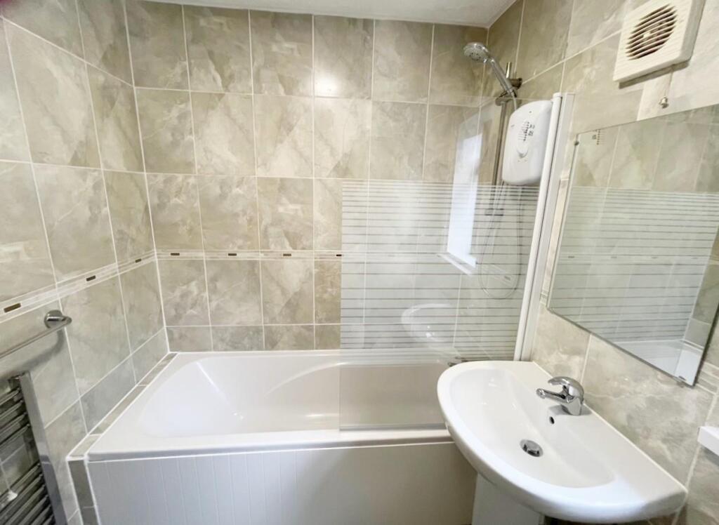 Bathroom (1).jpg