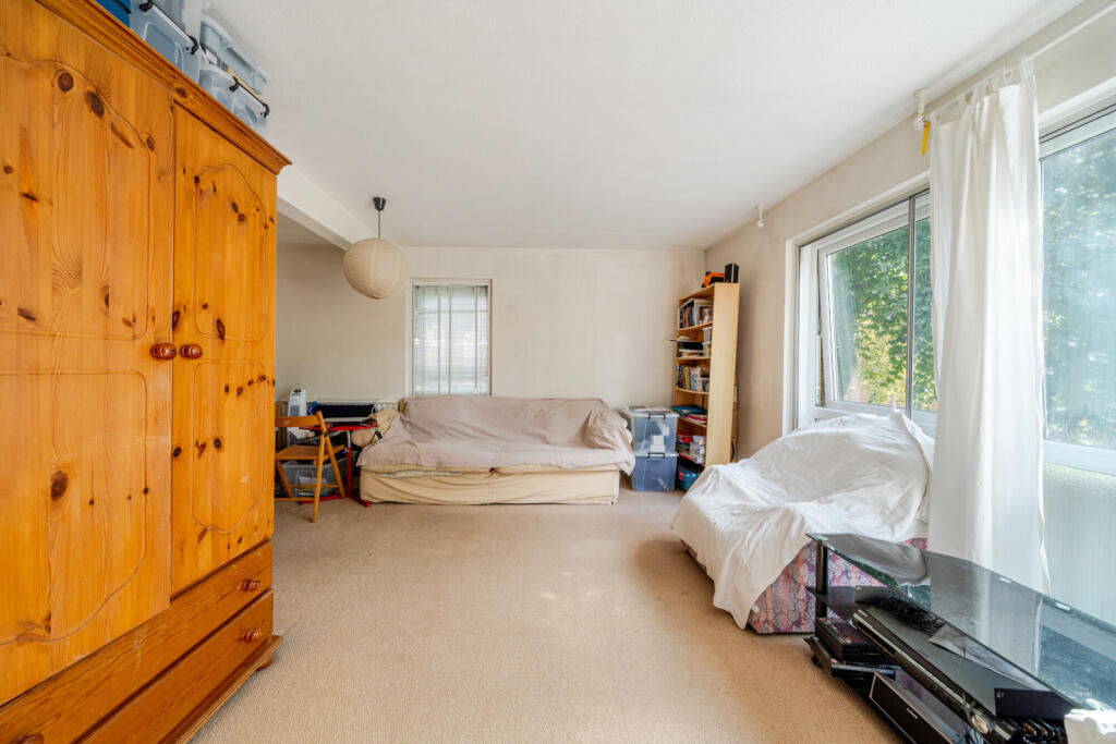 1348131-10-68c007...