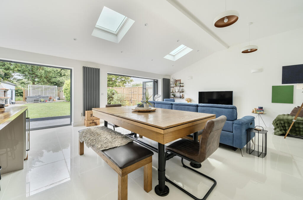 13069981268498816d5558