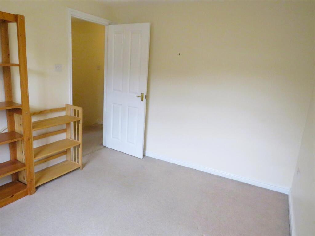 Bed2..JPG