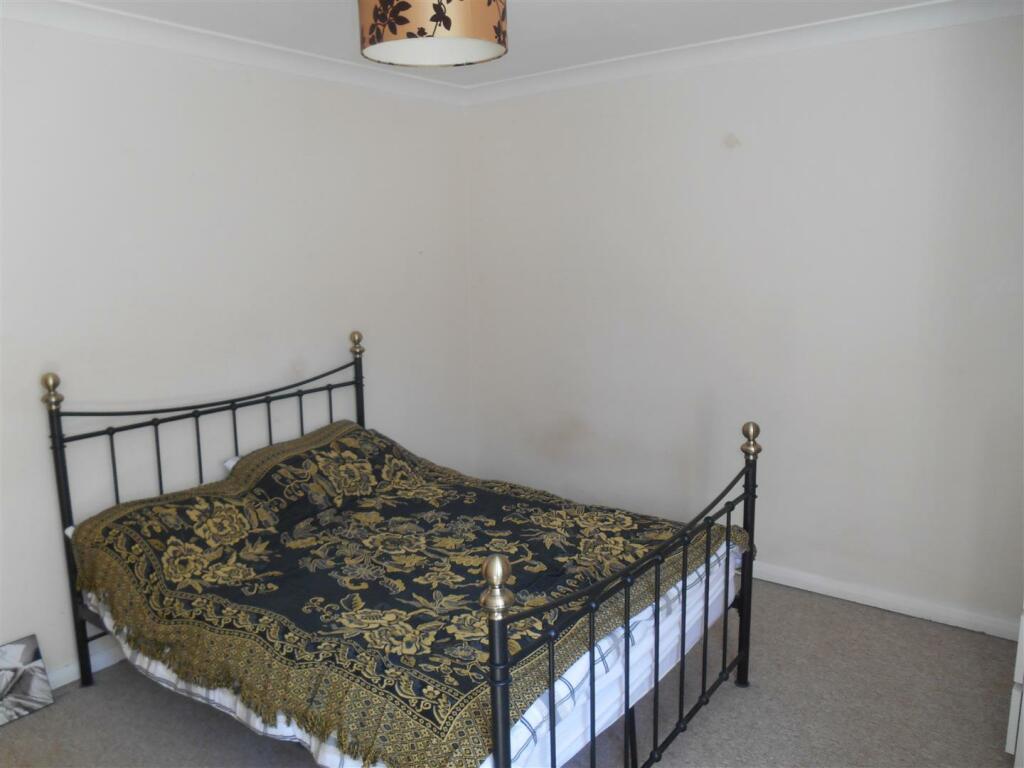 bed 1(b).JPG