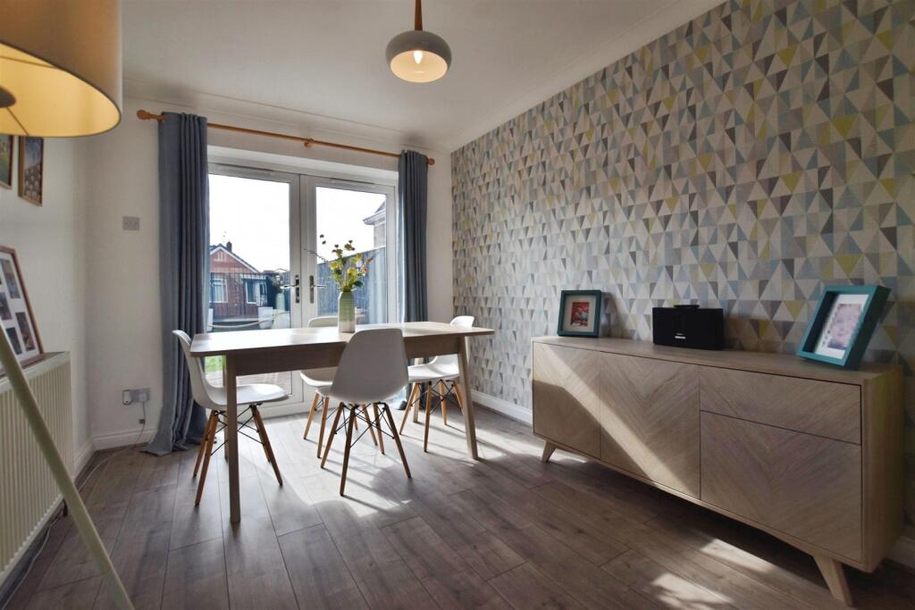 5d717559-dining 20d.JPG