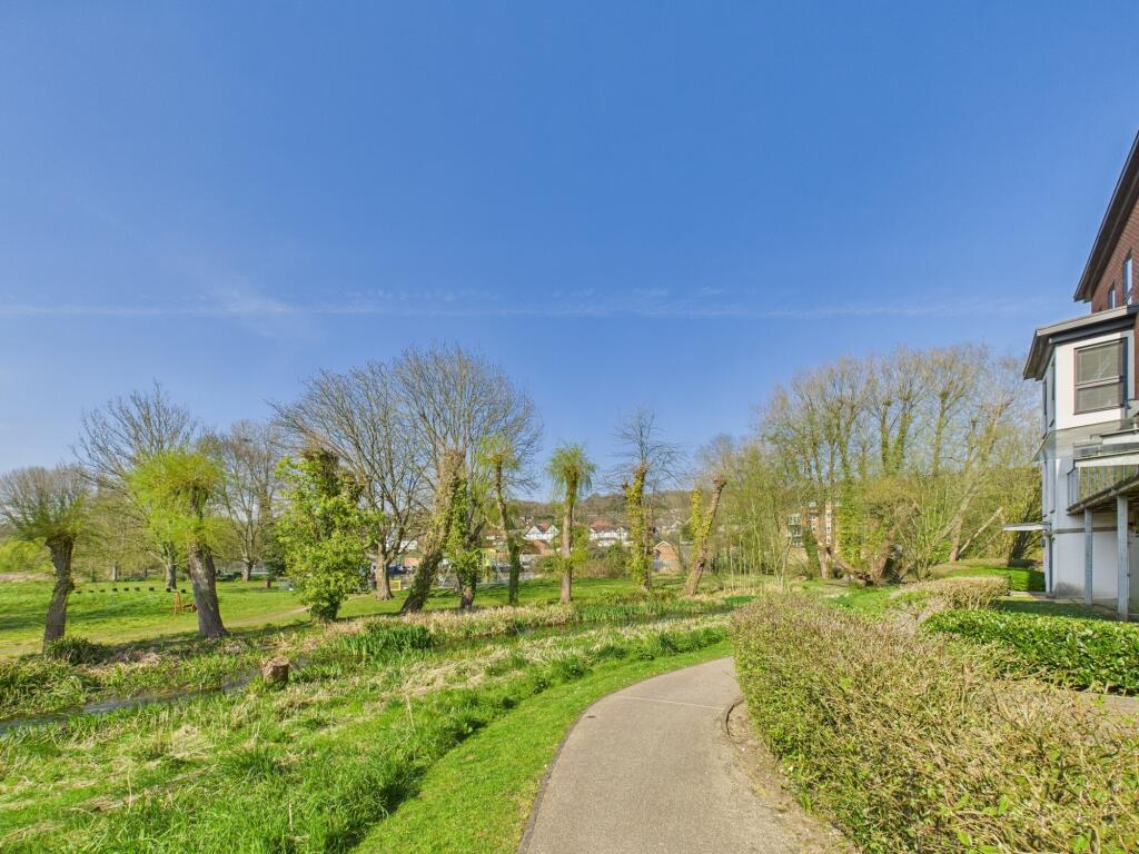 CAM02119G0-PR0371-STILL007