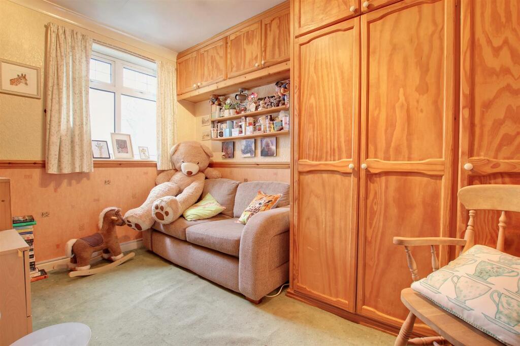 BEDROOM 5 (FRONT)