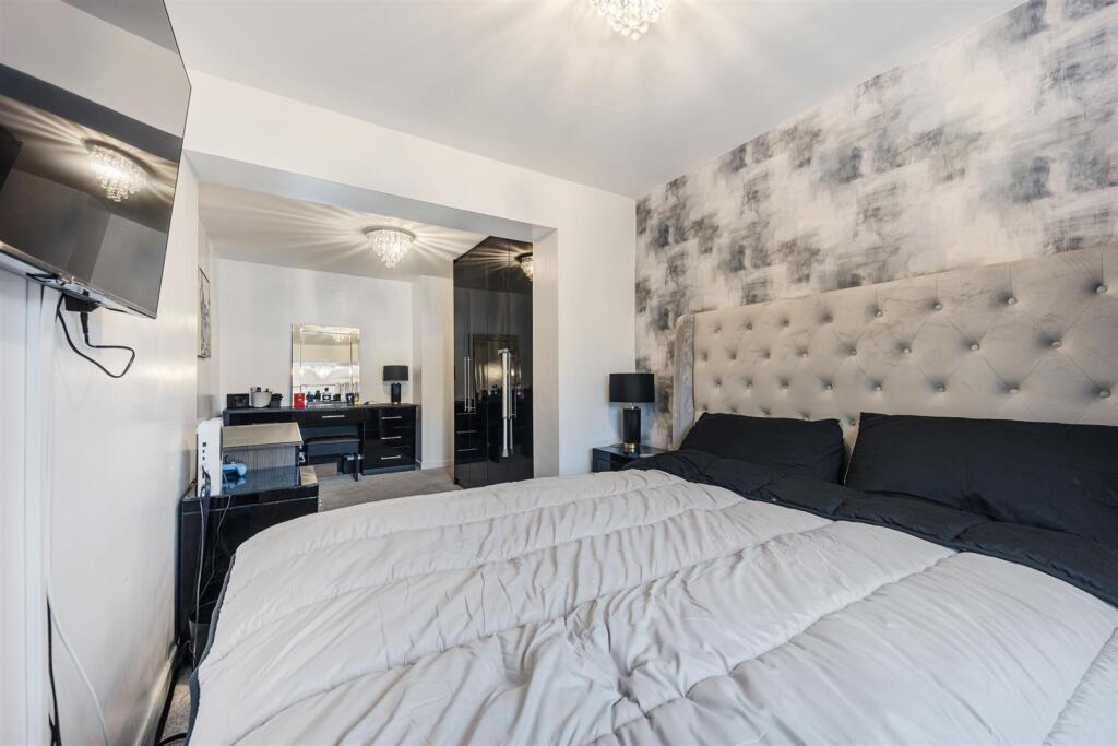 1 Thorndyke Close bedroom 2 2.jpg