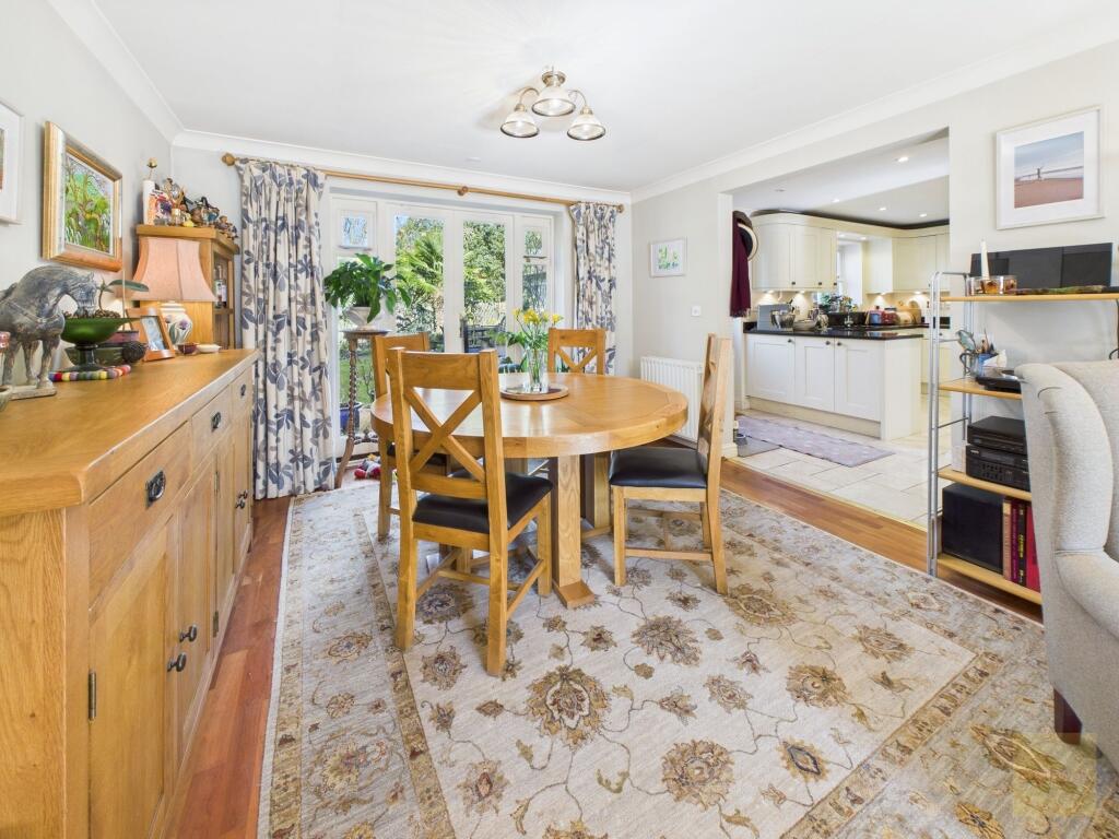 Kitchen Dining Area