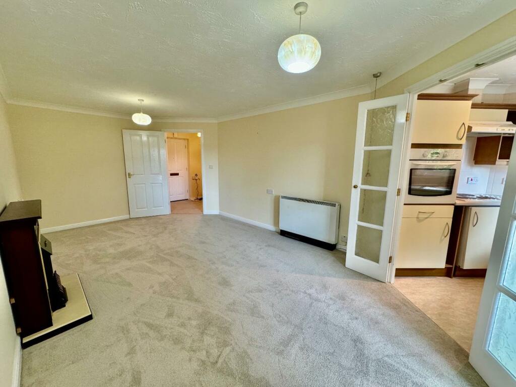 Lounge / Dining Area