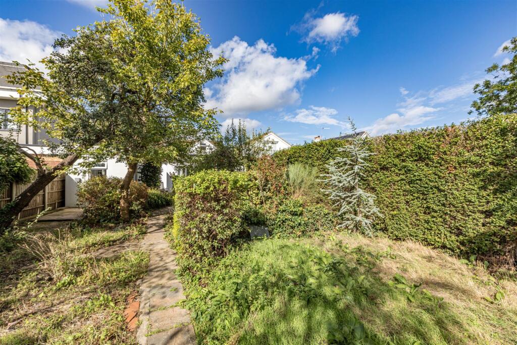 358 Molesey Road, KT12 3PG - 29.jpg