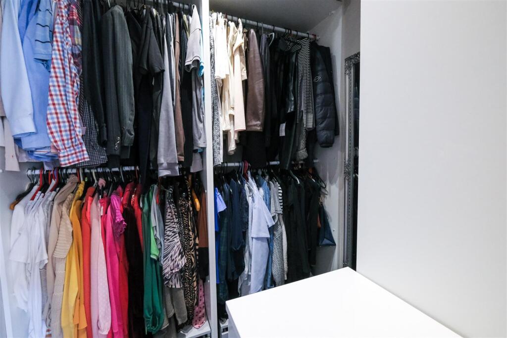 WALK IN WARDROBE