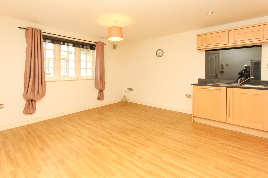 Lounge/Dining Are...