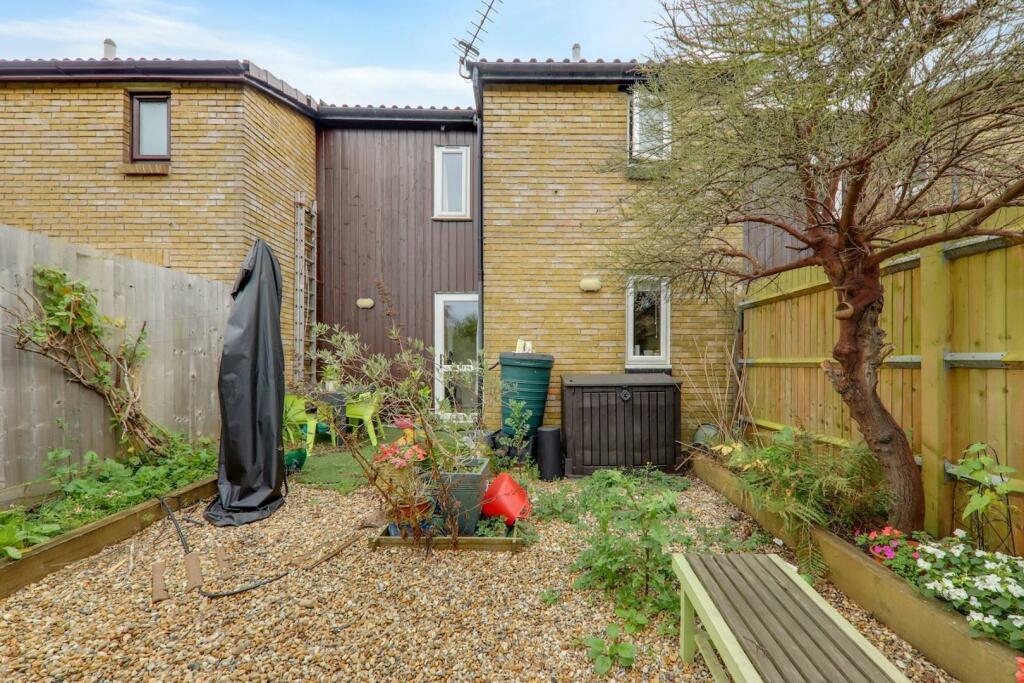 08-0badJHPropWorld - 7 Canal Walk - 22-medium.jpg