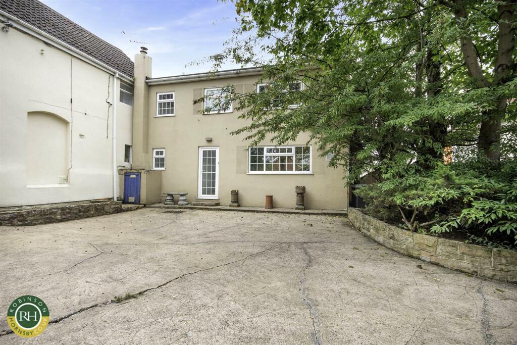 courtyard/ garden