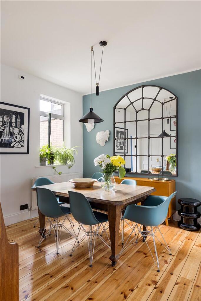 Mafeking Avenue E6