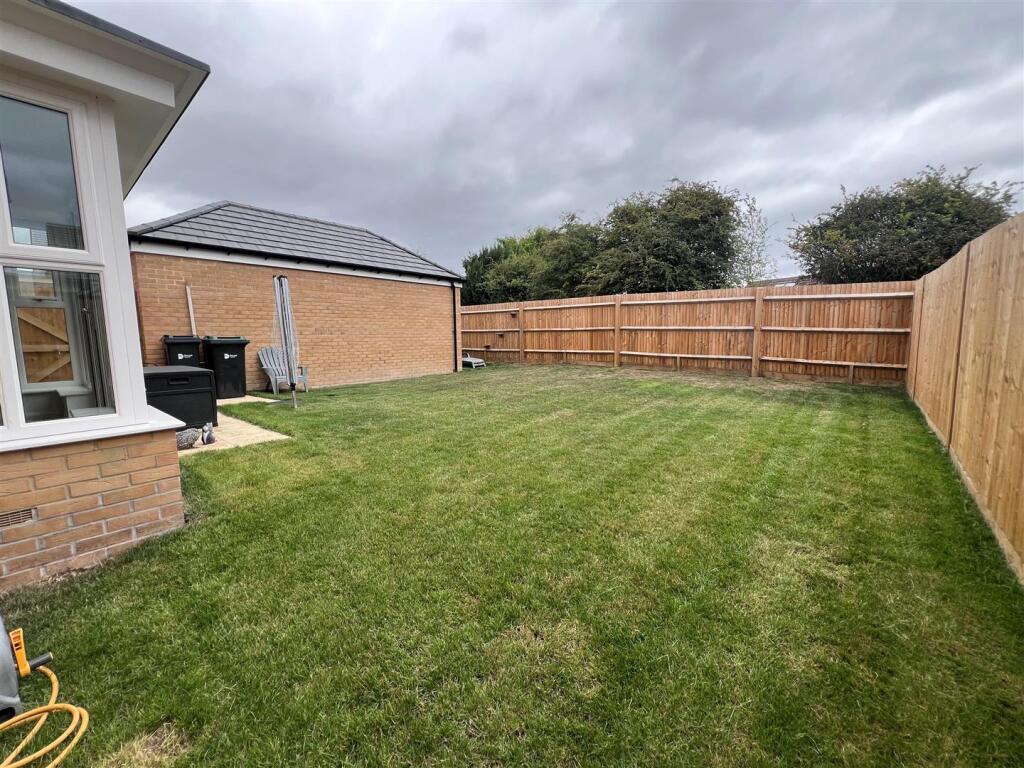 Rear garden 1.jpg