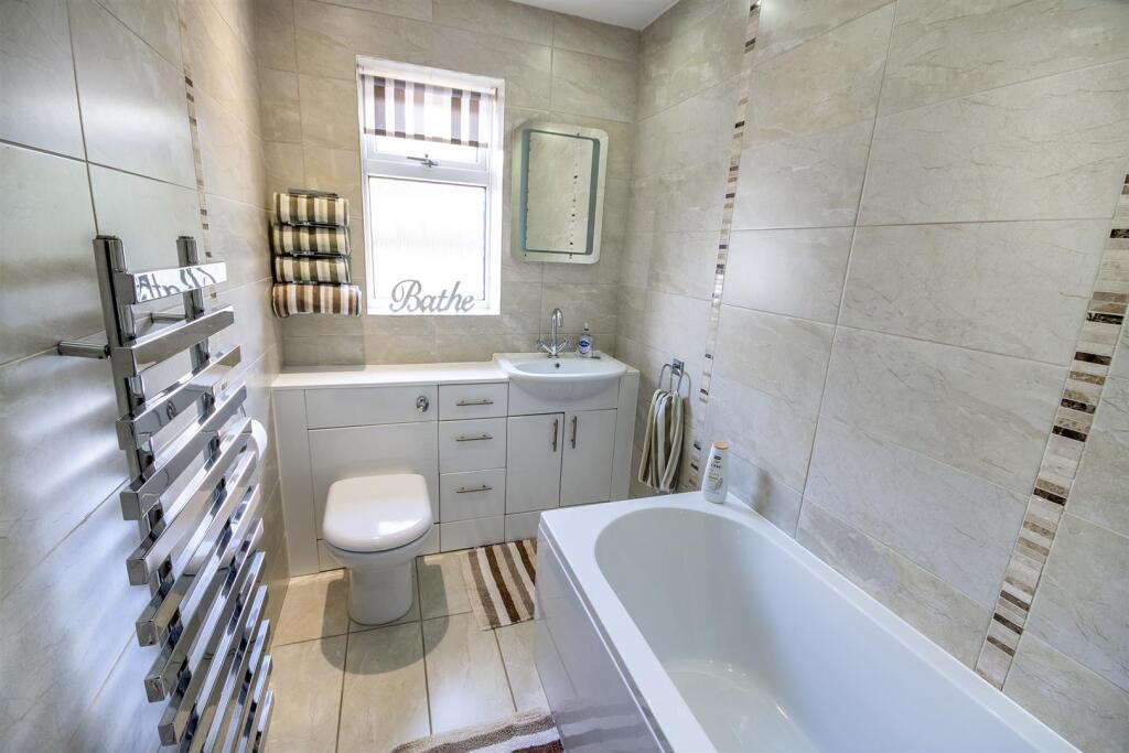 DSC_5162-Edit_bathroom.JPG