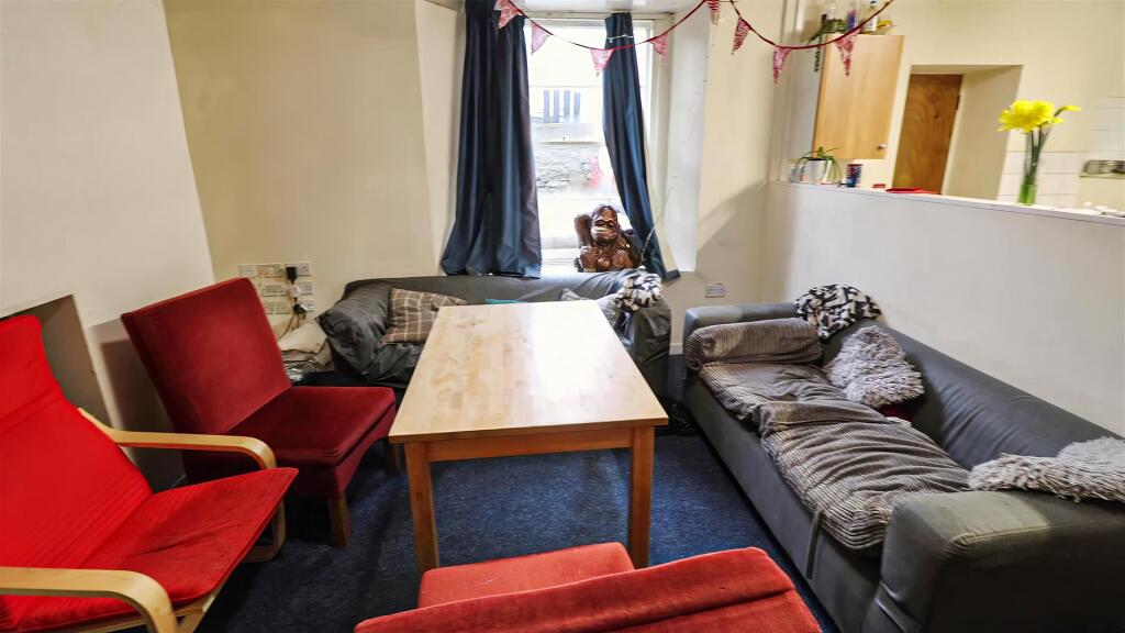 115 Hampton Basement Lounge Kitchen.jpg