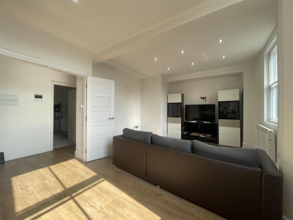 Kitchen / Living Room
