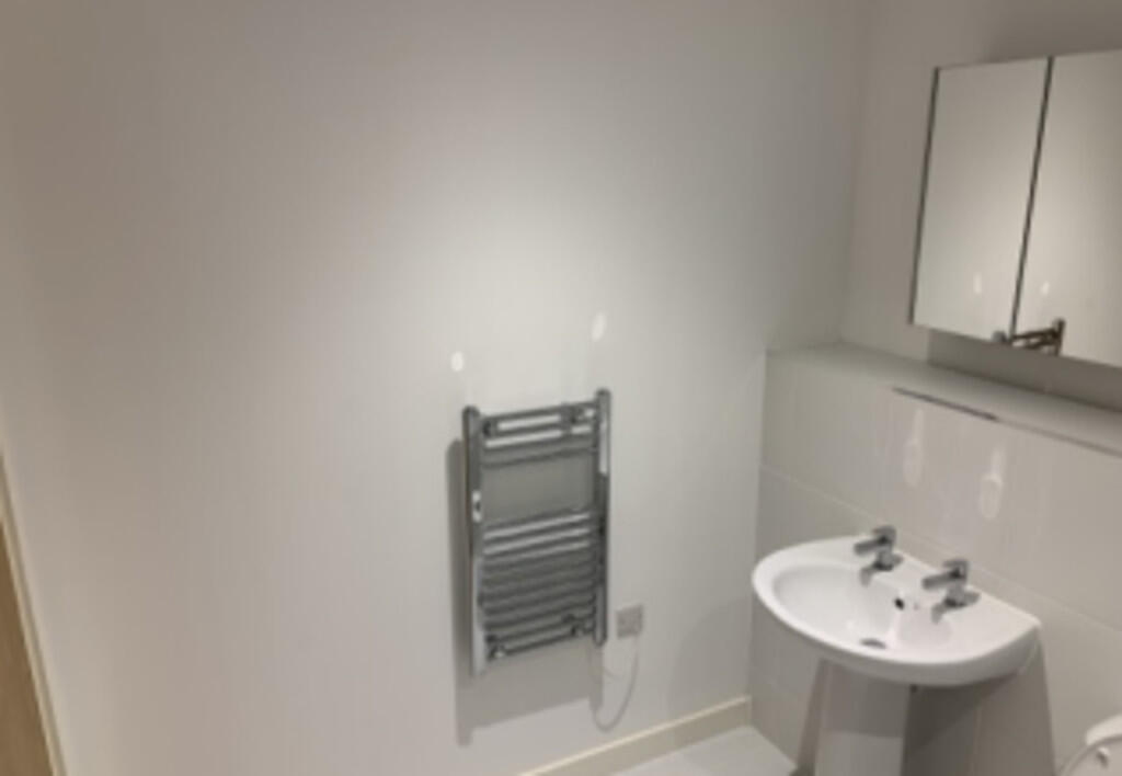 Bathroom 1 (2)