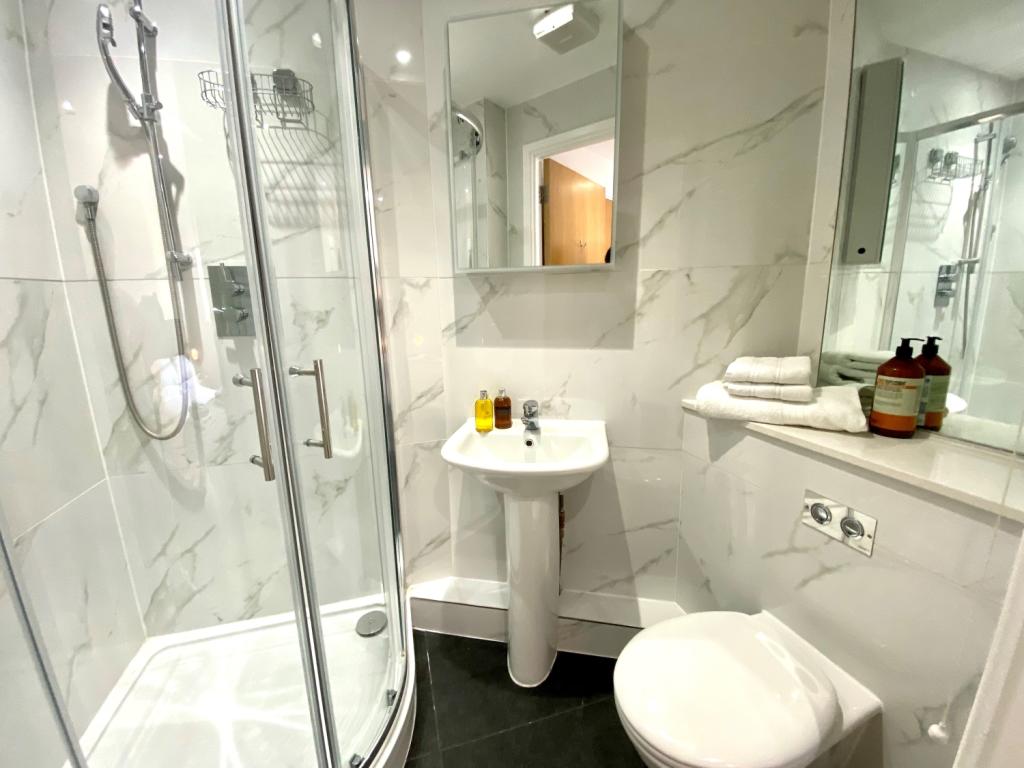 AC04 ensuite