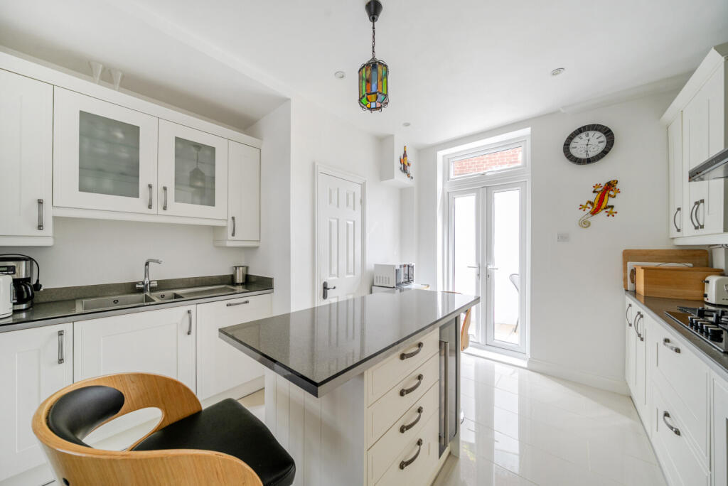 1335246-11-6895e7...